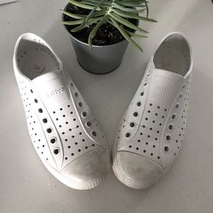 🏖Natives - Close to New 🏖